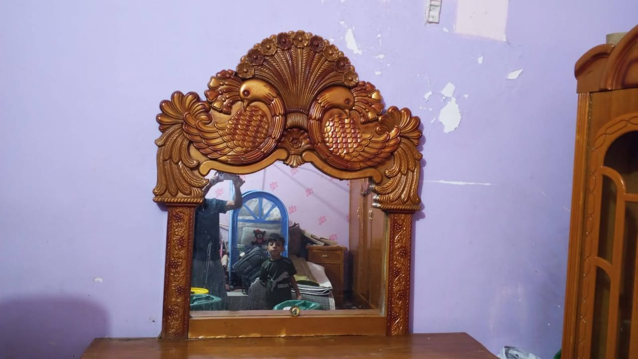 للبيع غرفه اخشاب كامله
سعرها 450 وبيها مجال 
للاستفسار ***********
