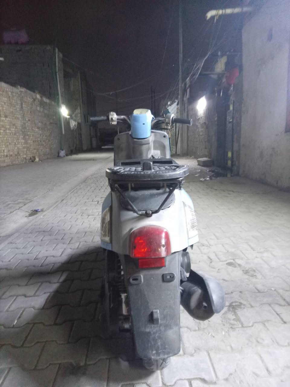 السلام عليكم  للبيع بوليس سرعه 120للبيع سعرها 900 مال رمبه كابريتر دراجه ناشفه عنوان بغداد حي أور تواصل ع رقم***********
