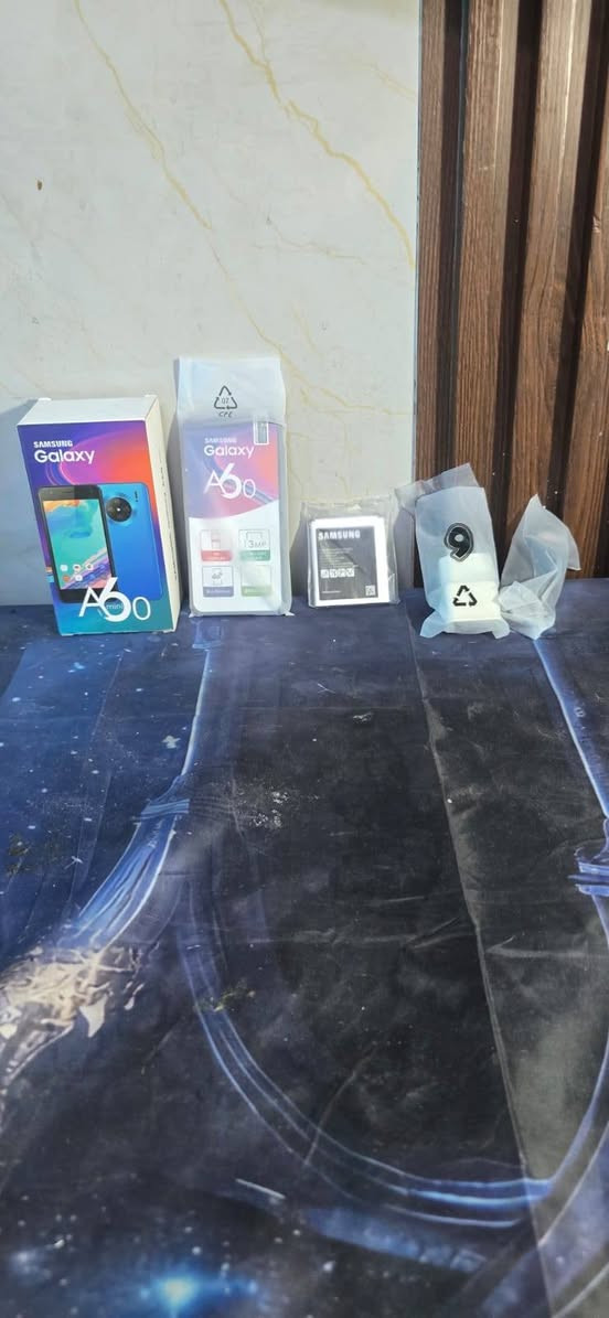 موبايل سامسونج a60 mini سعر 35.000 توصيل 5 كافة انحاء بغداد للتواصل *********** على واتساب
