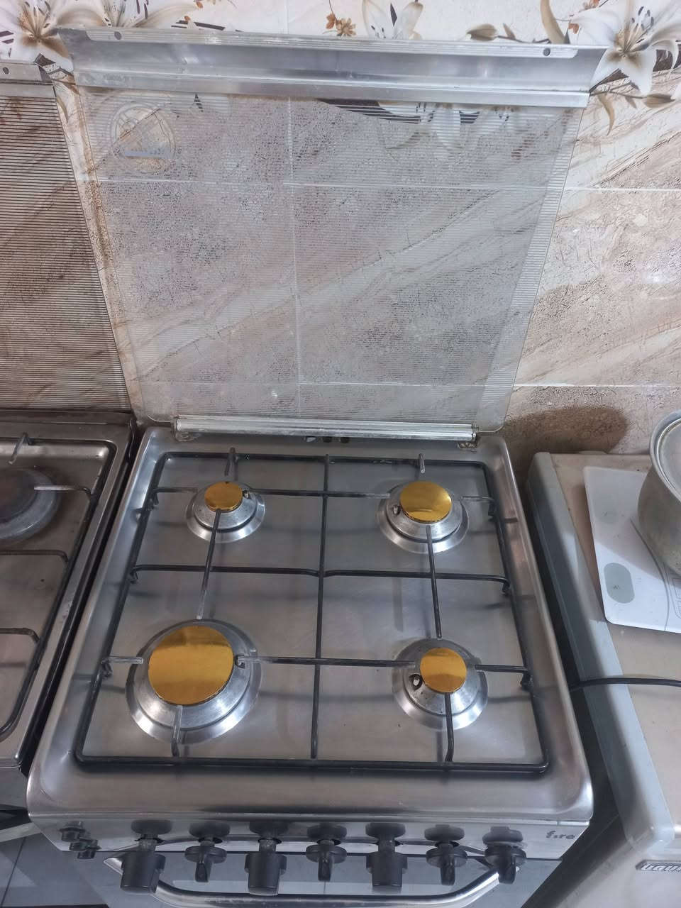 طباخين للبيع نظيفات جدا وشرط الفحص نار حلوة بيهن .. ابو العيون الصفر ب 90 والثاني ب 80 نهايتهم.. واليريدهم اثنينهم انزل شوية سعرهم ... العنوان بالسهلة بشارع الزوار .. وهذا الرقم ***********
