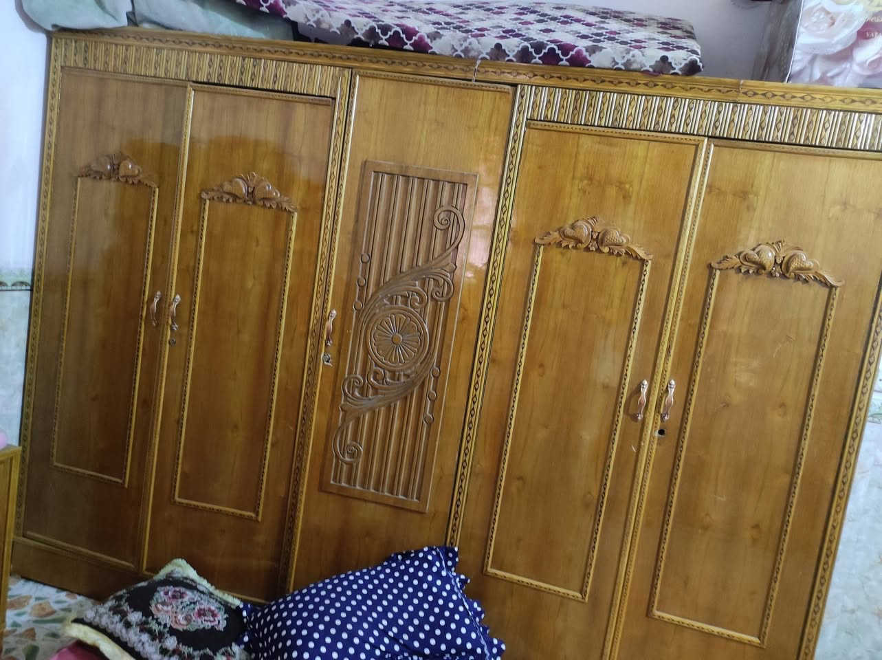 غرفه للبيع كامله ***********
