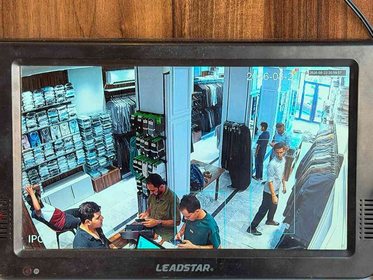 📹 تم بحمد الله تنصيب كاميرات IP
في مجمع ملابس 👕🛍️

✅ تغطية ومراقبة متكاملة للموقع
✅ صورة واضحة ودقة عالية
✅ تنصيب وبرمجة وضبط كامل للمنظومة
✅ شغل مرتب واحترافي حسب حاجة المكان

🔧 نستمر بتقديم أفضل خدمات نصب وصيانة كاميرات المراقبة
📍 الناصرية – شموخ
📞 ***********
