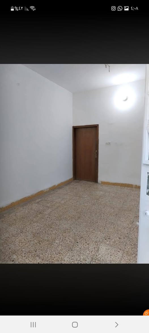 بيت ١٠٠م للبيع طابق واحد طارمه وصحيات خارجية أستقبال ومطبخ وصحيات داخليه وغرفة نوم  .شهداء سيف سعد خلف متوسطة بغداد البناء نظيف طابو صرف  السعر 115 مليون مع المجال  ***********
