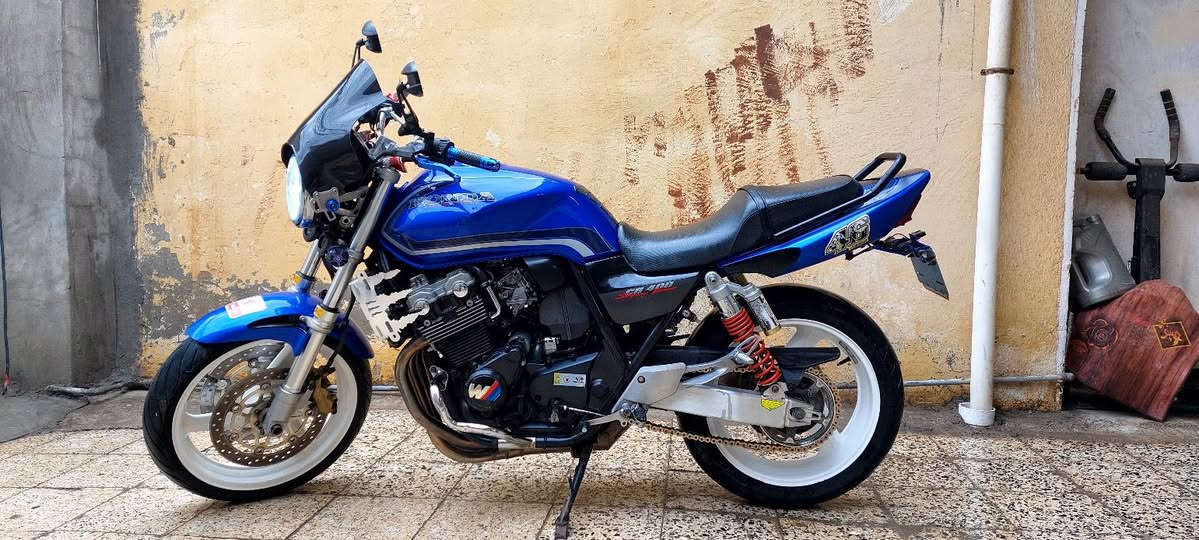 السلام عليكم دراجة   cb400  hyper جيل ثاني ١٦ ولف مكفول محرك وكير برغي ما مفتوح بي رقم مميز مشروع وطني ماشيه ١٤ الف  فقط طخة بالتانكي .دهن موتل بانزين محسن  كله ادير السعر ٢٥ قفل المكان ديالى /بعقوبة  ***********
