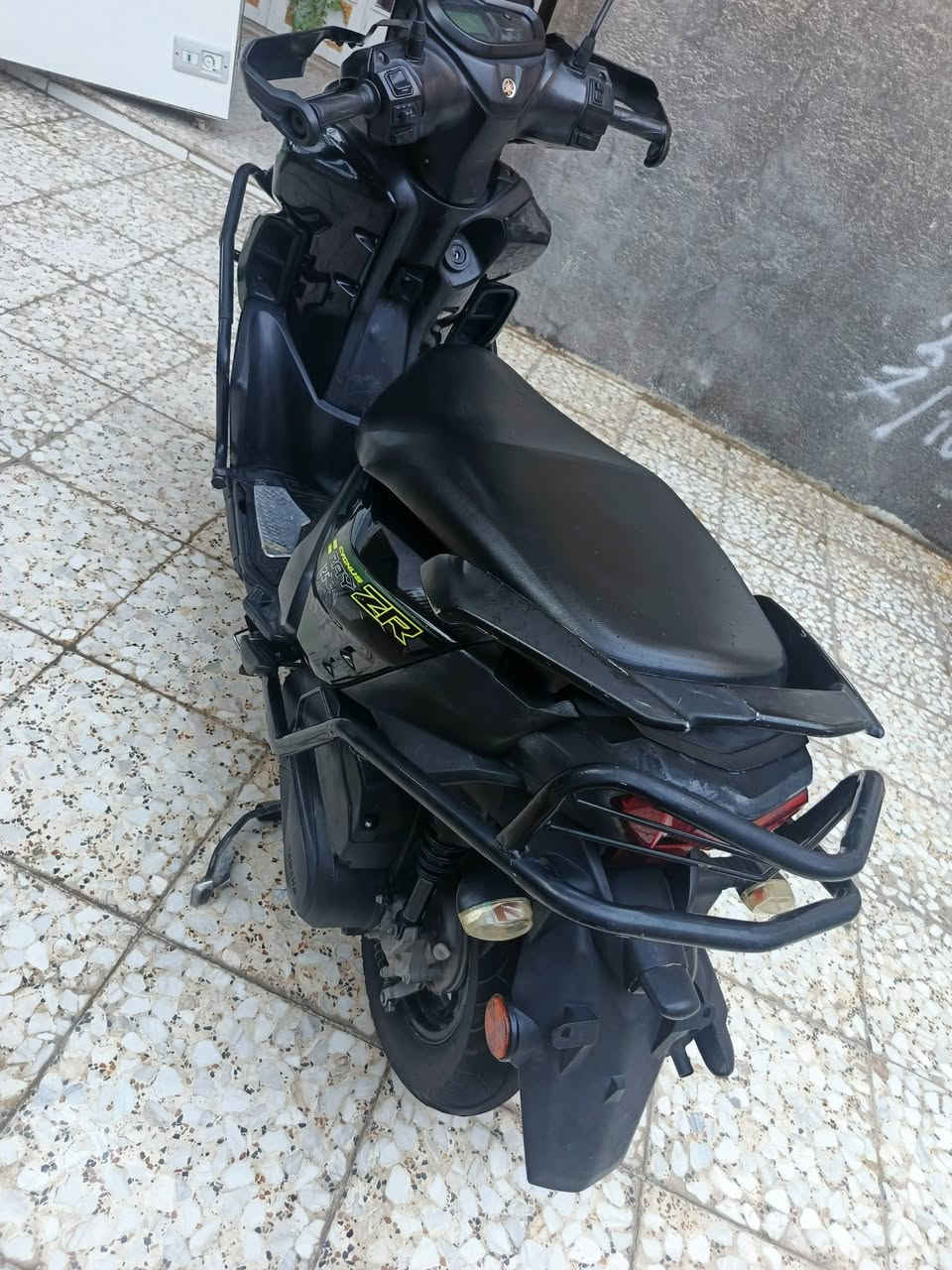سلام عليكم دراجه Zr للبيع مديل 22
ما ناقصه أي شي مامفتوحة 
السعر مليون وستمية وخمسين بيه مجال بسيط 
*********** وتساب
