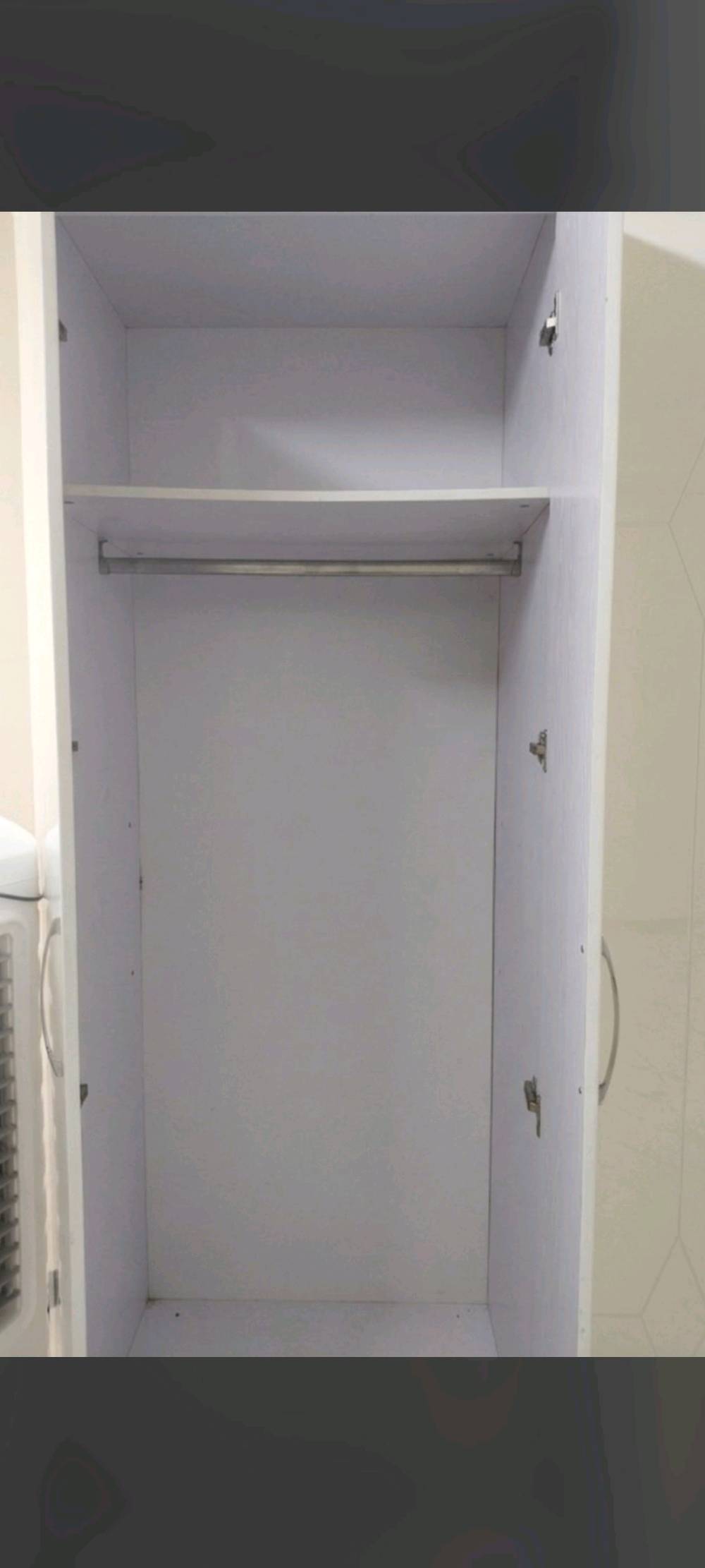 كنتور 3 قطع 6 ابواب و3 مجرات
وين موقعك بالضبط بالعراق؟ أي محافظة/منطقة حتى المشتري يعرف منين يستلمه؟: 
كركوك 55 
التسليم عندك شلون: شلع فقط لو تكدرون توصيل/نقل للمشتري؟: 
رقم المباي***********
السعر شكد؟ ثابت لو بيه مجال للتفاوض؟: 
150