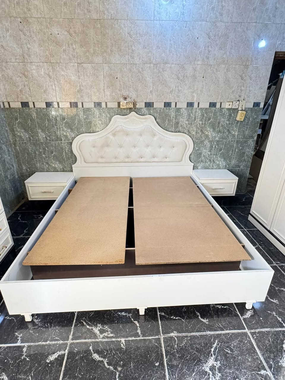 مزاد البركة غرفة نوم تركي نفرين 6 قطع جديد غير مستخدم السعر 650 الف العنوان حي الضباط مقابل جامع المدلل متواجدين من ال ١٠ صباحاً الى ال ١٠ مساءً 
*********** اتصال 
***********واتس اب واتصال
