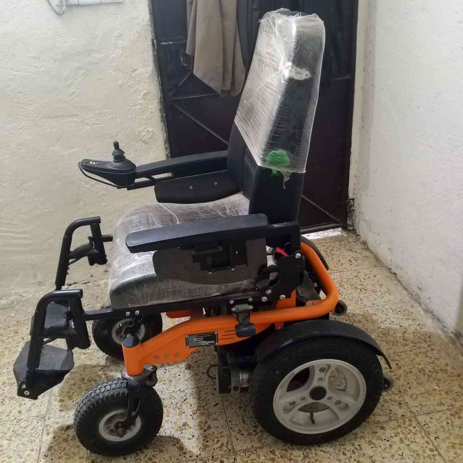 يوجد لدينا عربانه شحن للبيع 5 سرع السعر 550 وبيها مجال جديده استعمال شهر فقط العنوان بغداد ناحية الوحده رقم الهاتف ***********
