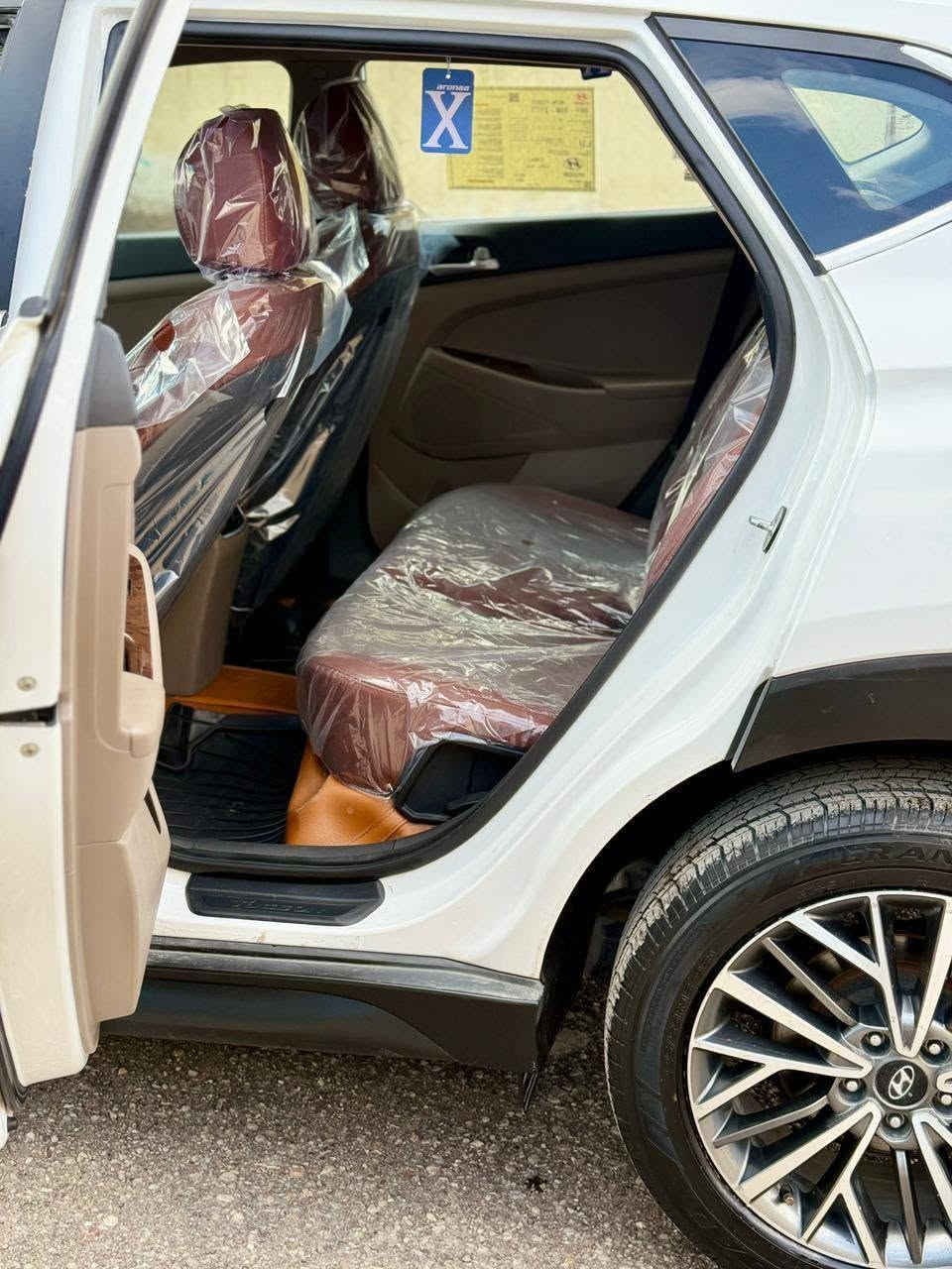 توسان موديل 2020 خليجي ابيض للبيع سياره فول عدا فتحه مواصفات معروفه 
سعر 166 رقم بغداد تحويل ثاني يوم سياره بيها قطعتين صبغ فقط 
مكاني بغداد 
استفسار *********** سامراء, صلاح الدين

