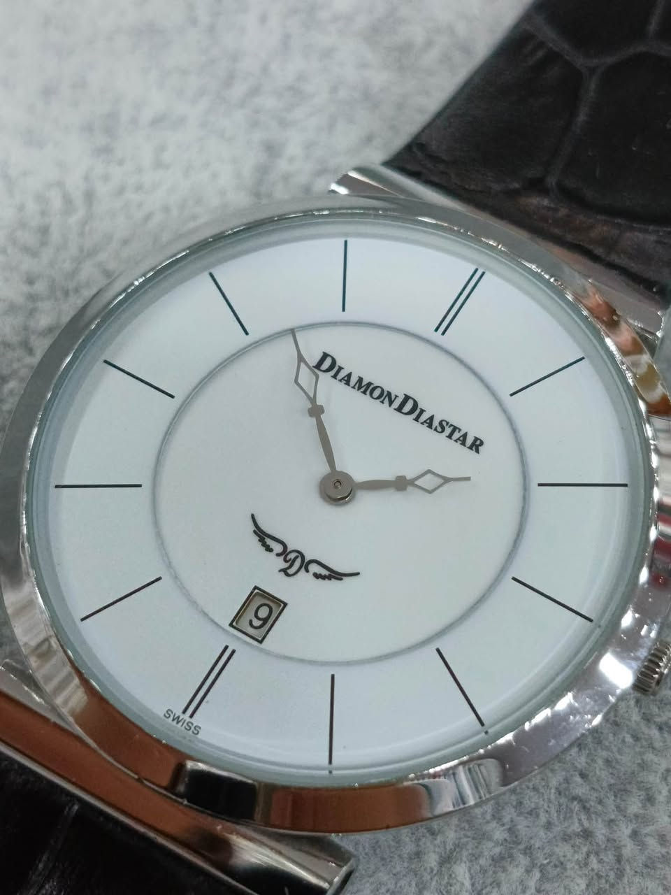 دايموند دايستار … Diamond Dystar
الحركه : كوارتز  quartz ( بطاريه ) 
الصناعه : سويسرى Swiss
المواصفات : 
نظافه ممتازه كالجديد
ستانلس ستيل 316 L
سير جلد اصلي بقري 
الحجم : الساعه قشطه Slim 
جام زفير ضد الخدوش 
القطر : 43 m 

السعر : 135 الف توصيل مجاني 
التواصل : خاص ( ماسنجر ) 
او …. اتصال مع واتساب ***********

#البصراوي
#للساعات
#اختيار
#المتميزين
