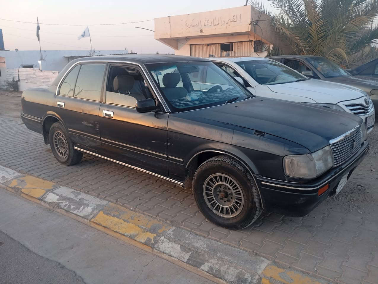 السلام عليكم من رخصه الادمن للبيع او مراوس كراون موديل ٩٥ بلاديه بدون صبغ بيها فقط بارد بجملق الخلفي محرك ونجي محرك كير صدر تخم تاير كله جديد رقم انبار سنويه الى ٢٩ تحويل مباشر  مكانه الانبار القاىم ***********
