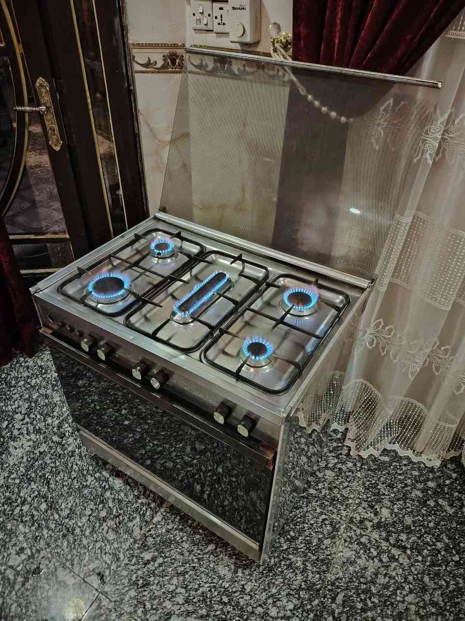 السلام عليكم طباخ مصري عشتار تصميم كريازي للبيع خمس مشاعل نضيف جدا تجي تفحص وتاخذ السعر 175العنوان بابل مركز ***********

