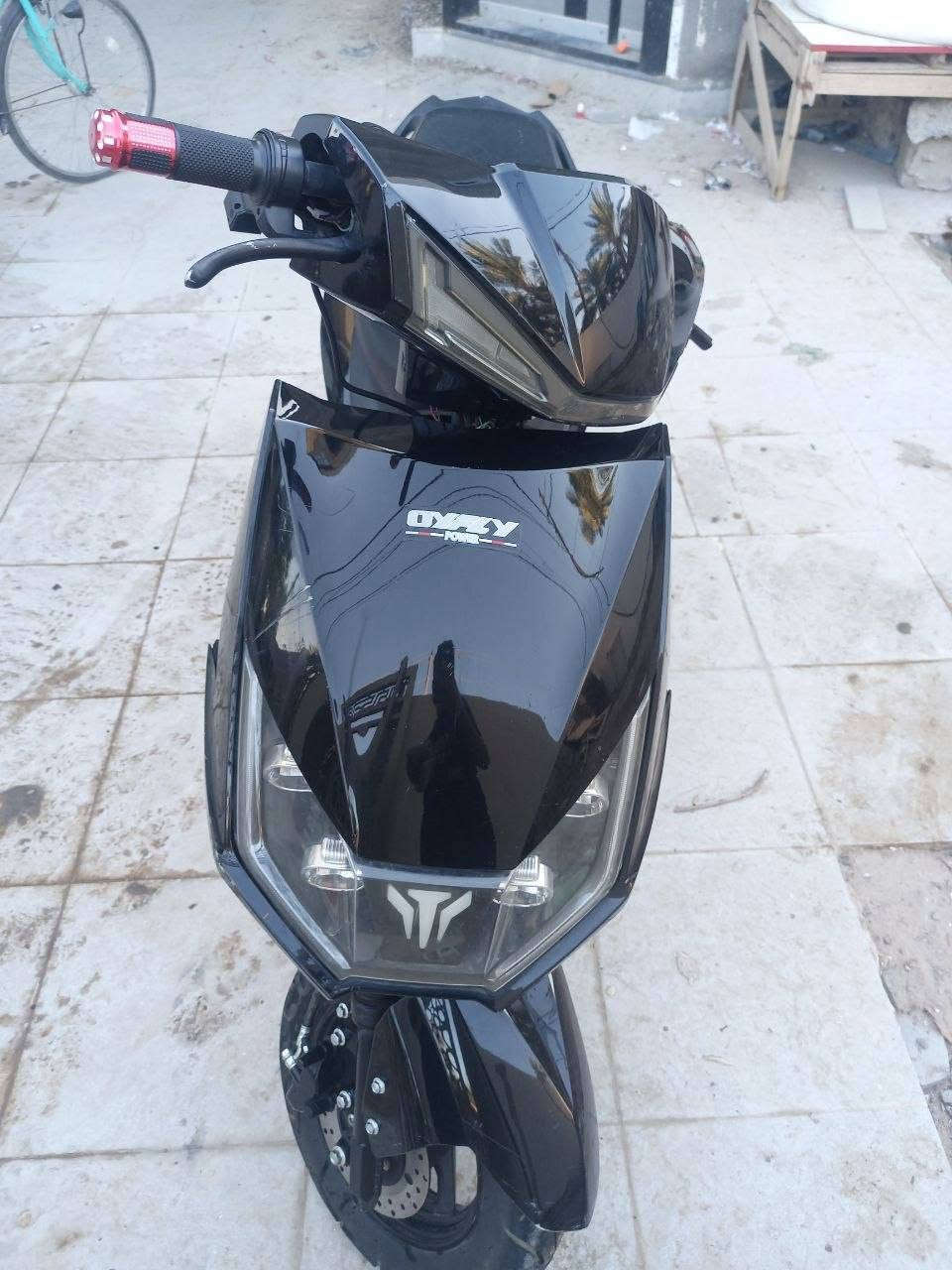 #للبيع 
دراجة شحن ماتركس 
ملف ٢٠٠٠ واط نحاس 100%
بطاريات ٦ كبار دبل 
ويل خلفي حجم ١٢ يعني اطار ٩٠.٩٠
ويل أمامي ١٠ أطار ١٠ .٣٥٠ اكبر قياس 
سرعة الحقيقة ٨٤ 
(الشاشة تقرة تسعينات)
كهربائيات  كلها شغاله 
أشير لايت عالي ناصي 
رجوع للخلف R
نضام ٣ سرع 
مساحة تغزين بال صندوق 
#النقوصات: لاستيكة مربعة صغيرة اسفل القدم موجودة ب باب طويريج سعرها ٦ الف ودكمة الهورن واكعة 
#الأعطال: عطل عقل فقط الباقي مكفول سعرة ٥٠ إلى ٥٥ حسب المكان 
بطاريات نص عمر  يعني يقرأ ١٠ ونص  بالحمل 
#السعر ٣٦٥ الف وبيها مجال 
#عنواني كربلاء عكد بني تميم 
رقم ***********

