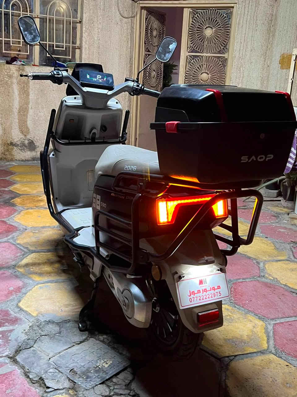 السلام عليكم دراجه للبيع
━━━━━━━━━━━━━━
⚙️ المواصفات
⚡ محرك (ملف)2500 واط
🔋 بطاريات  (6 قطع)
🏍️ سرعة 75-80 كم/س
🛣️ مدى 70-75 كم (حسب الوزن)
🛑 بريكات هيدروليك أمامية وخلفية
📟 شاشة إلكترونية للأعطال
🧳 جنطة داخلية + خارجية
🚨 دبل إشارة + نظام بك
🔐 ريموت + دبل سويج
🛡️ درع 360°
🛞 ويل 12 إنج
للاستفسار ***********

