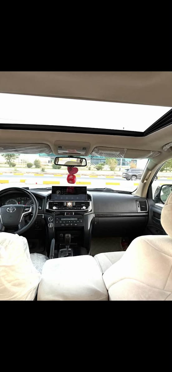 لاندكروزر GXR • شكل ٢٠٢١ • ١٦٠٠٠٠ كم