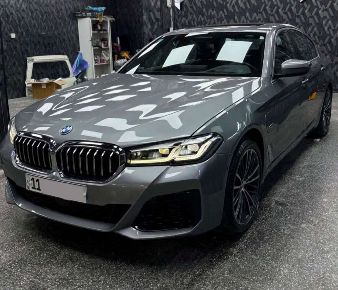 Bmw530e 2023
هايبرد و بانزين وشحن ٣ انظمة فول مواصفات ١/١ 
ماشية ٨٢ الف ميل حادثهه بنيد ودعامية
وببغداد انصبغ باب السايق 
السيارة تصليحهه كلش حلوة وكلش كاعدة وناصبة
بدون ملاحضات
كير محرك كفاله برغي مملعوب بيهن 
رايدهه ب24,500$ مكاني بغداد
***********
