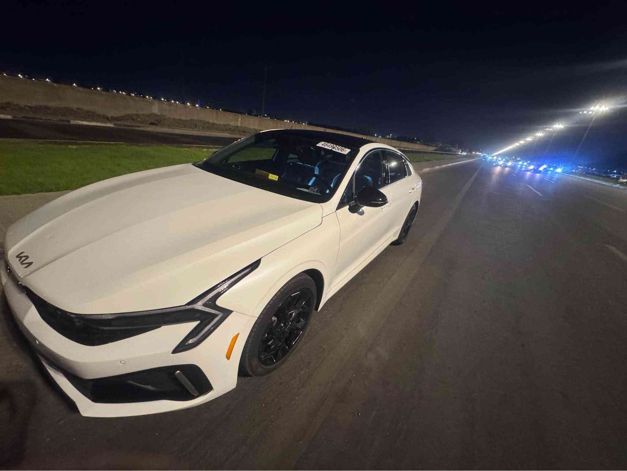K5 GTline  2026موديل  
دخول جديد ما صرلها اقل الشهر ماشيه 7200 miles 
داخله شهداء بصره يعني رقمها مجاني 
بيها قطعه وحده فقط بنيد وشادلها نفس اللون اسوي بيها وكاله عامه لمدة سنتين وبعدها تتحول. 
السعر 205 $ وبيها مجال 
المكان بصره 
*********** البصرة, العراق
