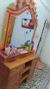 غرفه خشب • مستعمله قليل • سعر مناسب