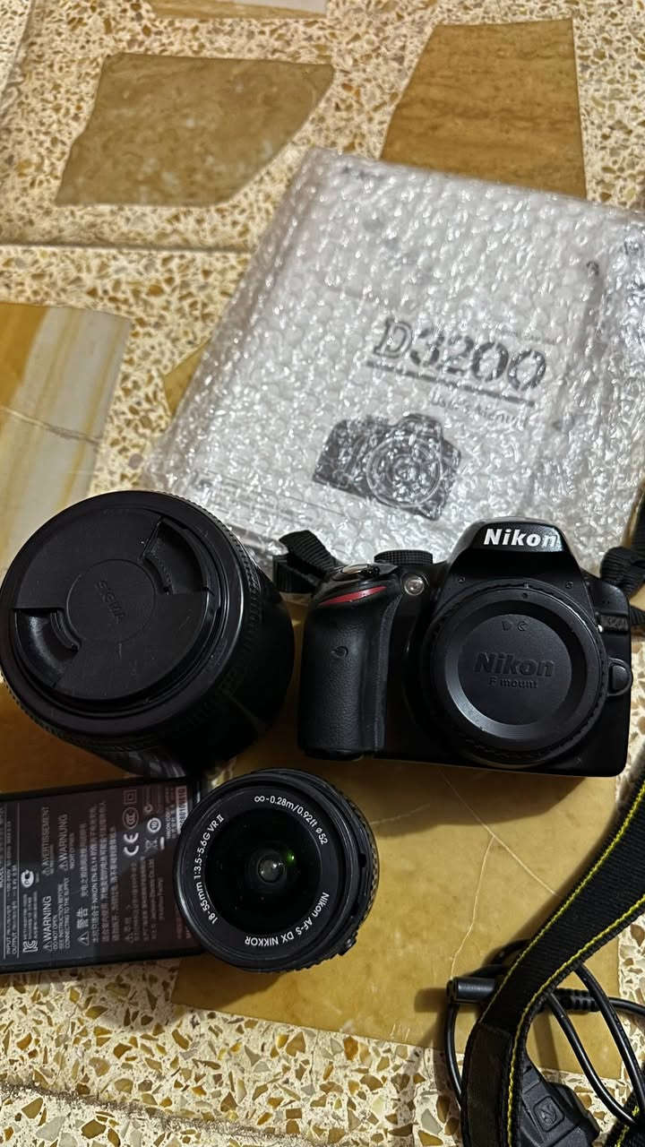 السلام عليكم
نيكون d3200 
الملحقات والنضافة بالصور مكفولة من كلشي 
الشراي فقط يتواصل واتساب ***********
