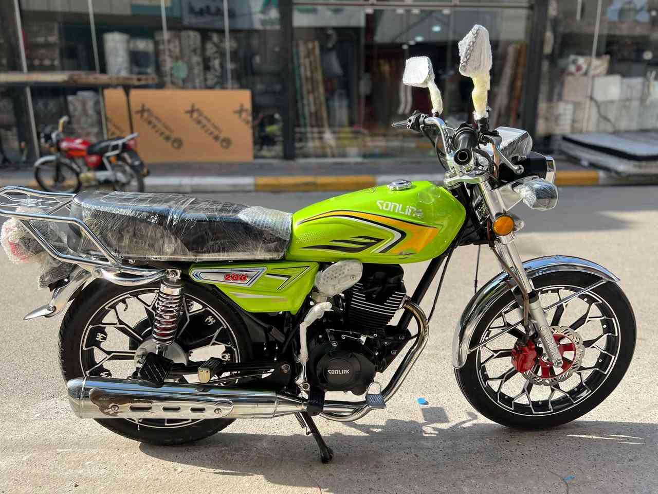 سونك للبيع 
مگينه گفاله عامه شرط من البرغي شرط صبانه ممحطوطه ع المگينه ضاغطة وزنجيل مگينه السودة  بعدها وگاله شرگه 
مگينه 200Cc
مديل 25نازله ب26 نضيفه حيل صارلها 5اشهر نازله من المعرض 
جهاز انذار مال سرقه وقفل وبصمات تشغيل عن بعد وسويجات 
للتواصل (***********)(***********)
