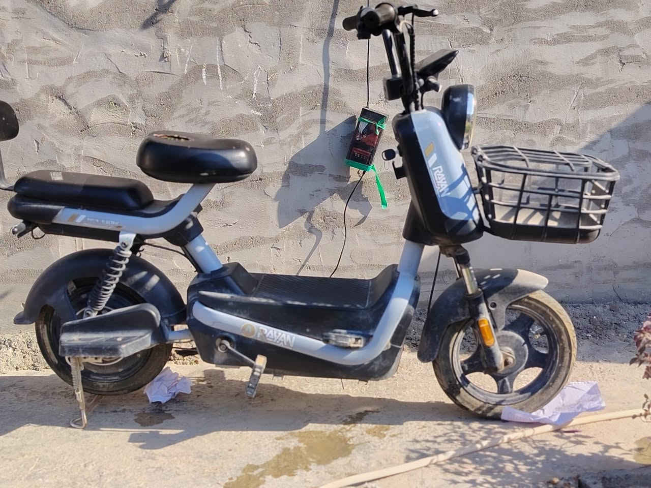 دراجه شحن البيع  سعر  125بيه مجال معوزه بس تاير  ***********
