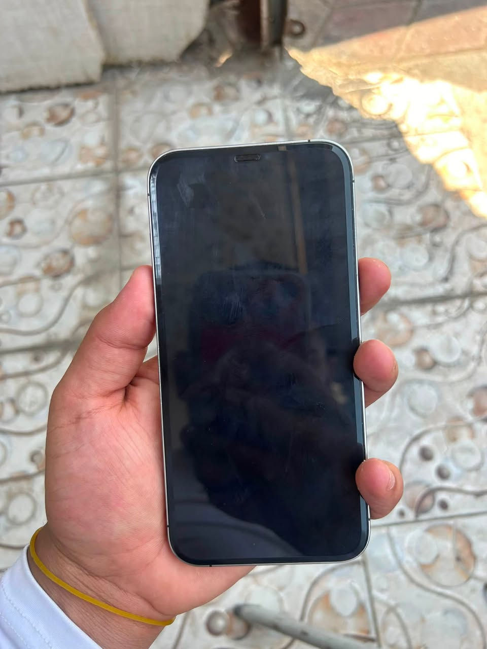 السلام عليكم ايفون 12 برو ماكس ذكرته 256 بطاريه 75
جهاز واتر ما مفتوح بس ضهر مفطور انطي بي ضمان اذه مفتوح 
بدون ملحقات السعر 375 مكاني بغداد العبيدي الهاتف ***********
