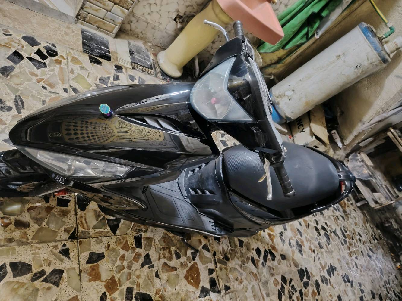 سلام عليكم دراجة ماكس مضلع للبيع او مراوس حسب النظافة صارله 6 اشهر نازلة من الرمبة مكينة بلاد مكفولة من النضوح والتبخير كهربائياتهة شغالة دراجة جاهزة من كلشي ربع ما ذب عليهة الله شاهد دراجة متعوب عليهة بيهة كلجات رياضية مال رمبة السعر خاص مكان بغداد الرقم *********** واتس اب فقط