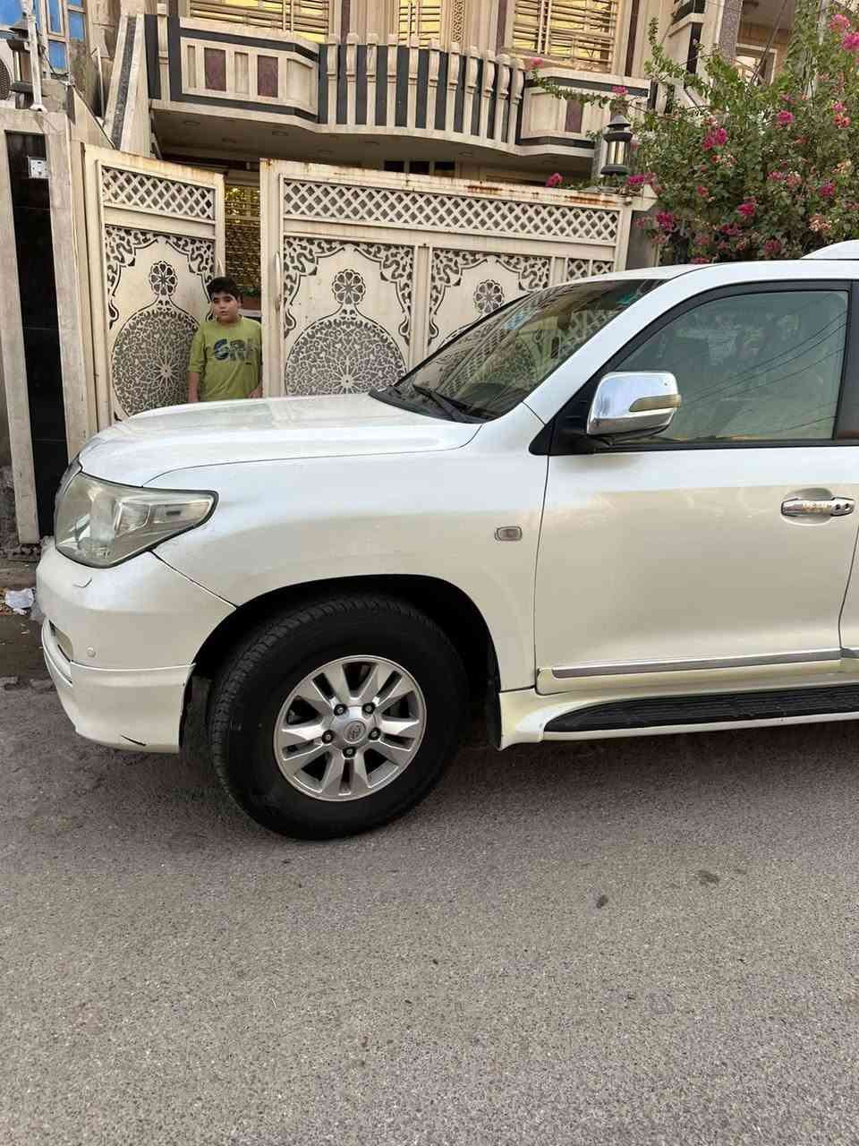 لاندكروز • ستينيه 11 • ضربة باب خلفي