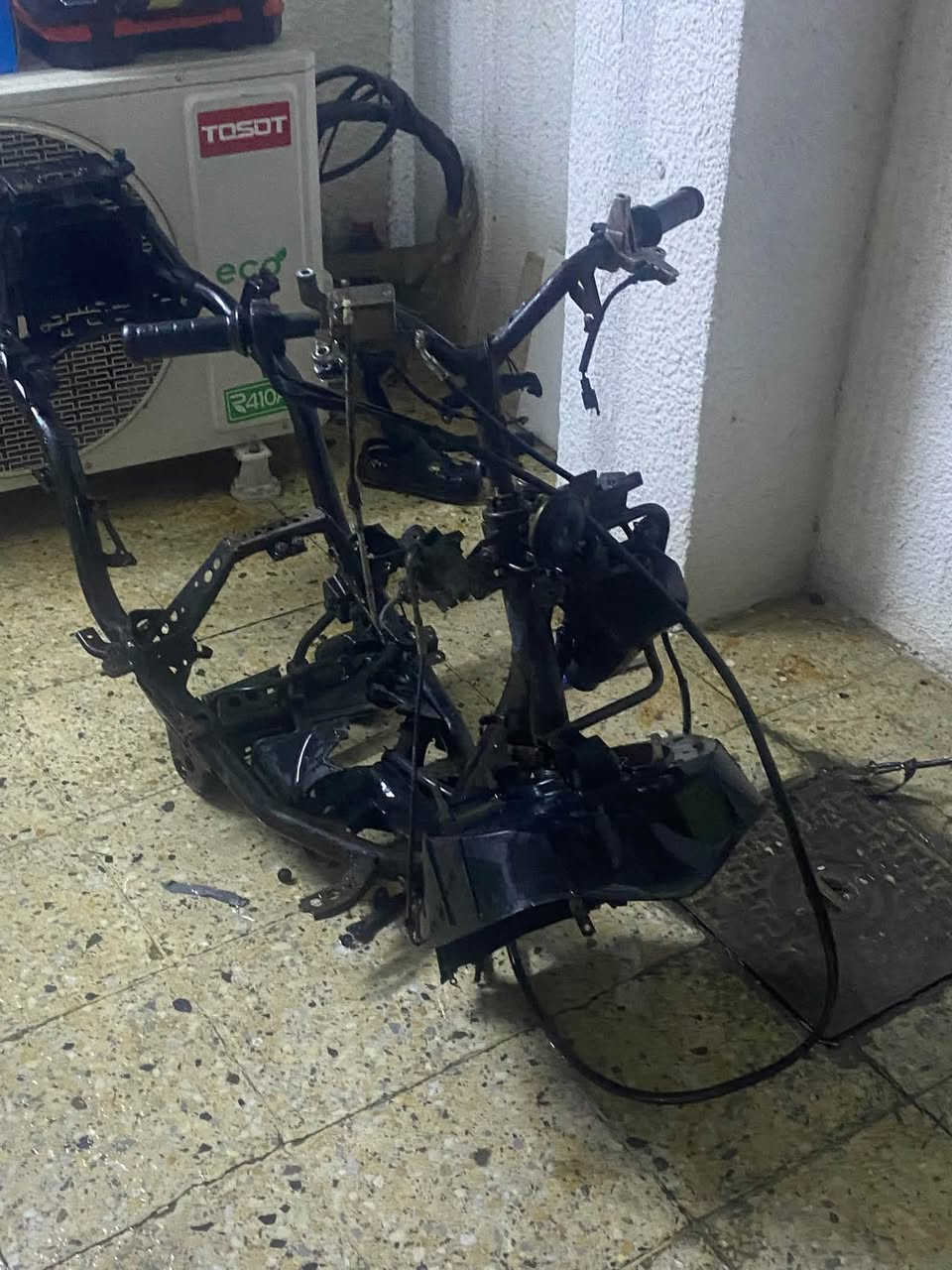 شاصي طلاعات مال فحل  كلش نضيف للبيع السعر مناسب مكاني بغدادحي الجامعه وتساب***********
