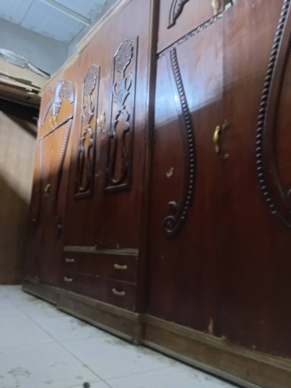 سلام عليكم كنتور ابو 6 بيبان نضيف مستخدم سعر ،200وبي مجال عنوان زعفرانيه شارع الكهرباء واهده رقمي واتساب ***********
