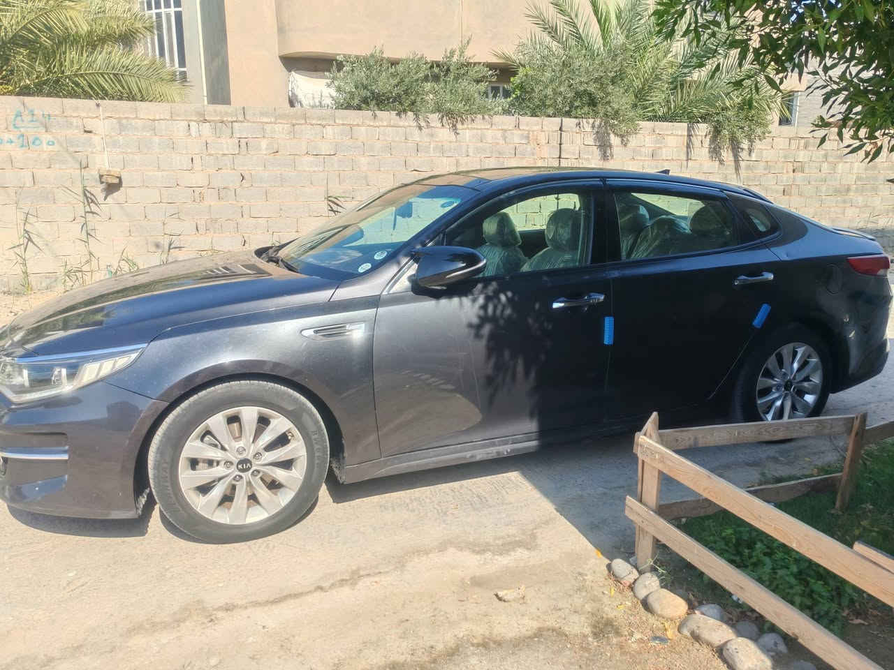 كيا اوبتما 2017 وارد امريكي فئه EX فول مواصفات 
*محرك GDI 2400
*فتحة سقف بانوراما
*ابواب دخول ذكي
*مقاعد جلد كهربائي مع ذاكرة خزن وضعيه مقعد السائق
*تدفئة مقاعد
*بصمه تشغيل 
*شاشه تدعم ابل كار بلي واندرويد اوتو
*كاميرا خلفيه مع حساسات 
*مرايا  طي كهربائي
*رادار النقطه العمياء في المرايا الجانبيه مع التنبيه 
*تحكمات ستيرن
وباقي المواصفات الاخرى
للأستفسار اتصال و واتساب فقط
***********
