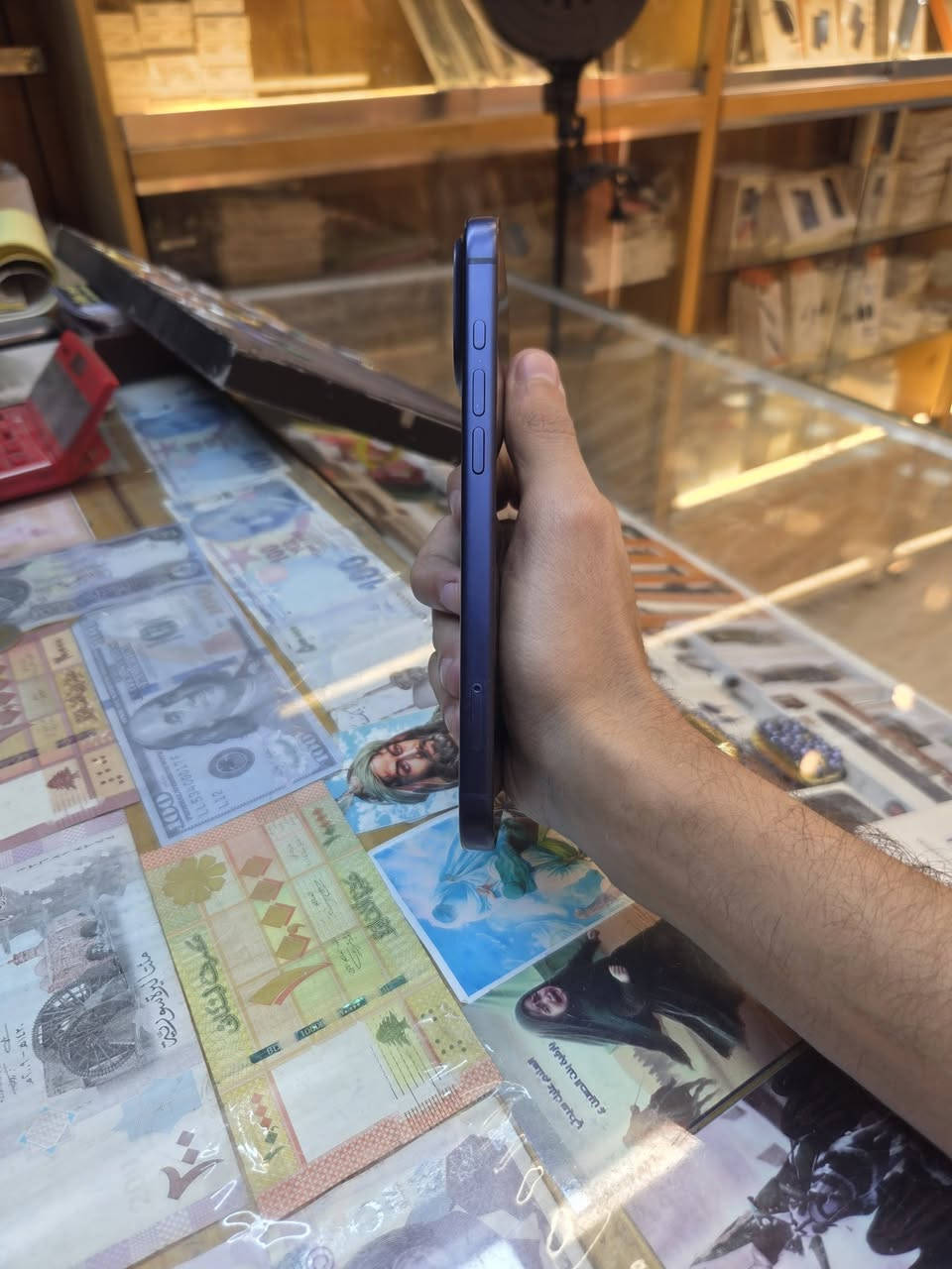 17 pro max 
512 
92 
za سيمكارت 
لون نيلي 
كامل ملحقاته 
مفعل بشهر ال10 
الجهاز بي سكراش بالشاشه 
سعره بسعر ال256 
1650 الف 
***********
