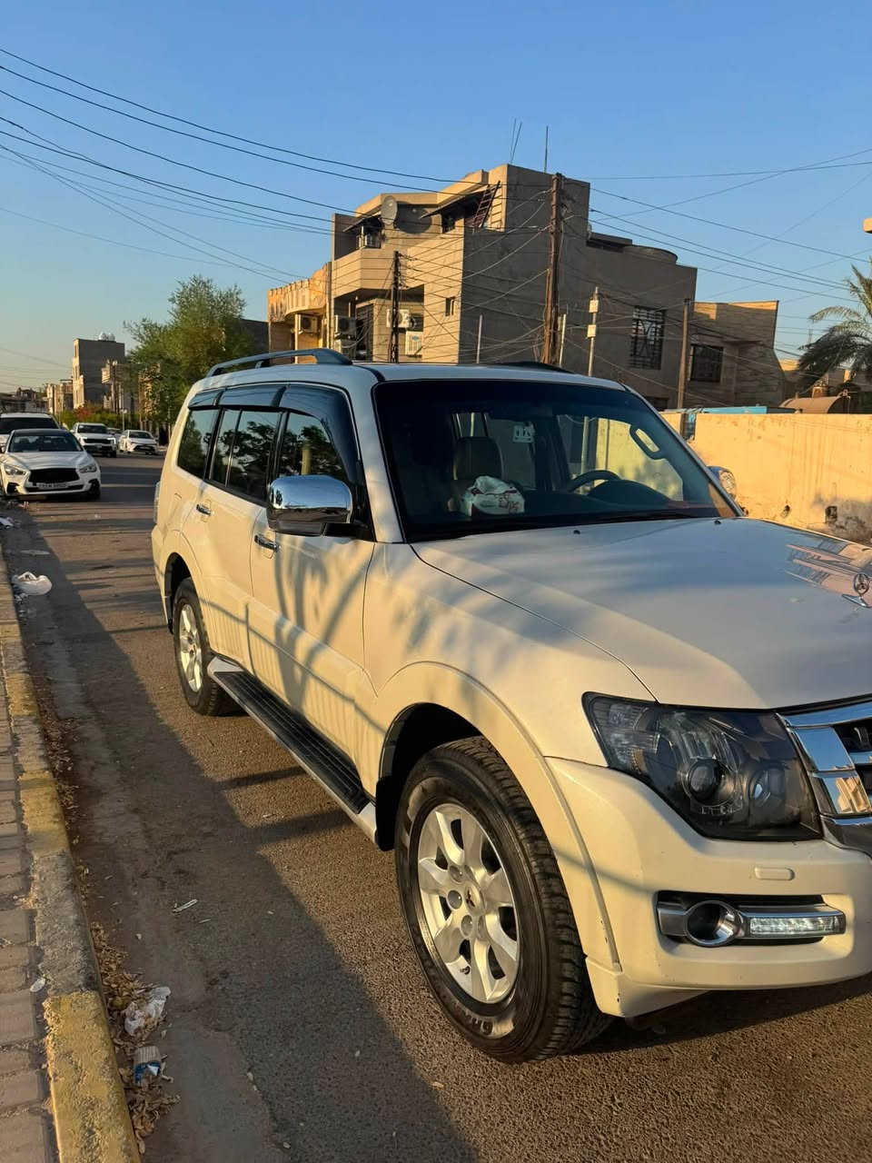 السلام عليكم باجيرو موديل 2015 فول مواصفات حبتور كفالة عامة لابارد لا صبغ محرك كير حدادة كلها كفالة رقم بغداد باسمي السيارة السعر 178 مكان السيارة بغداد السيدية رقم هاتف ***********

