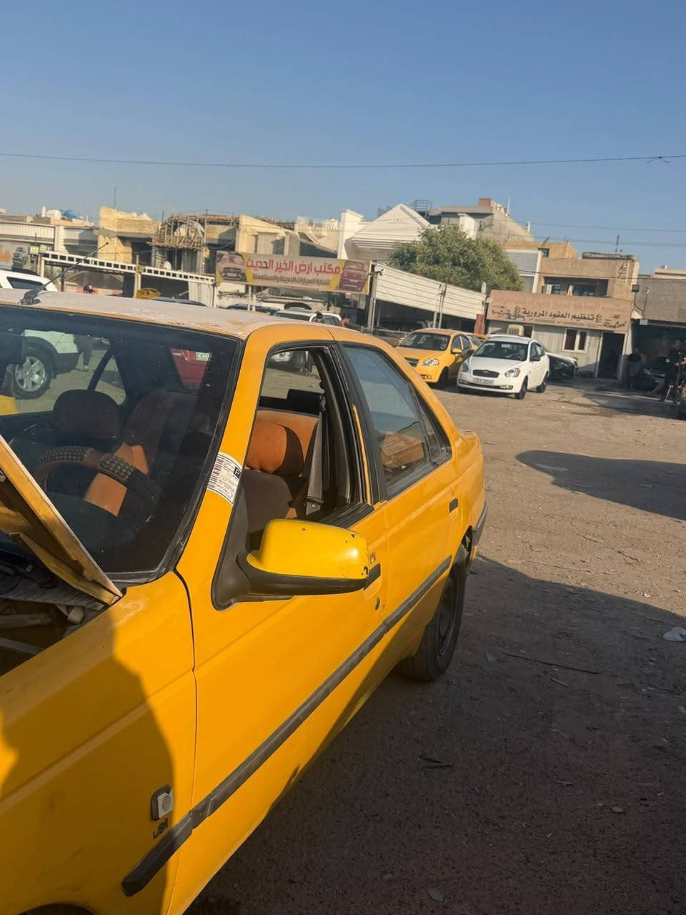 بيجو 405 مديل 2012 
كير محرك تبريد خير من الله 
سنويه  لل 2027
 بيه طخه شوفت عينكم 
تبريد شغال وثلج 
السياره باسمي 
هيئه وغرامه مصفره
السعر 28 وبيها مجال 
مكان السياره بغداد 
للاستفسار اكثر *********** هـ
