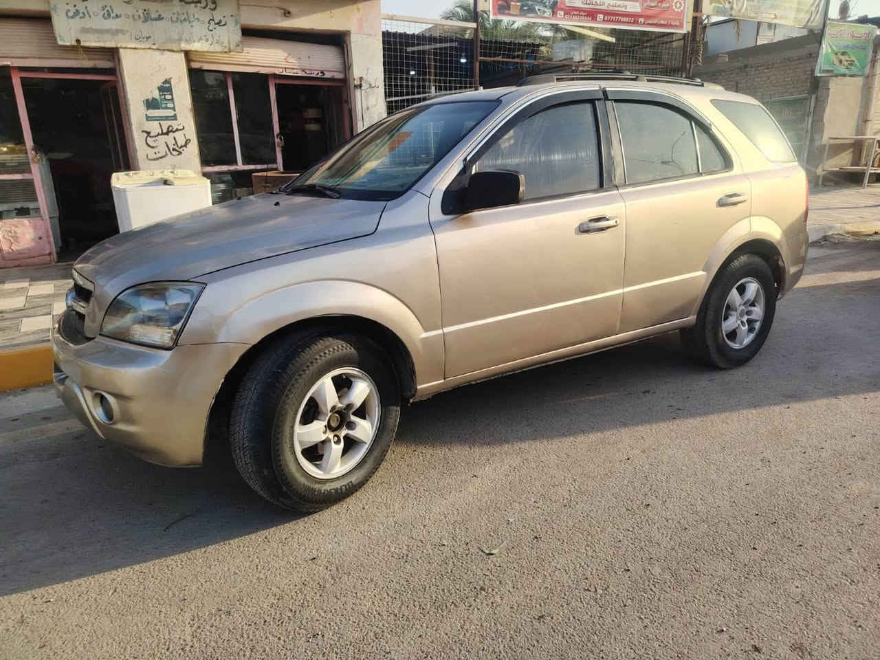 سلام عليكم سورنتو 2007 للبيع رقم انبار باسمي دولي الجديد كير مكفول مكينة قبل سبوعين بدلتها حاويه بلاد تخم تاير باتري جديد صبغ صفحه سائق بس اثر جراد سياره خير من الله ما ناقصها اي شي   سعر ٧٣ وبيها مجال 
***********
