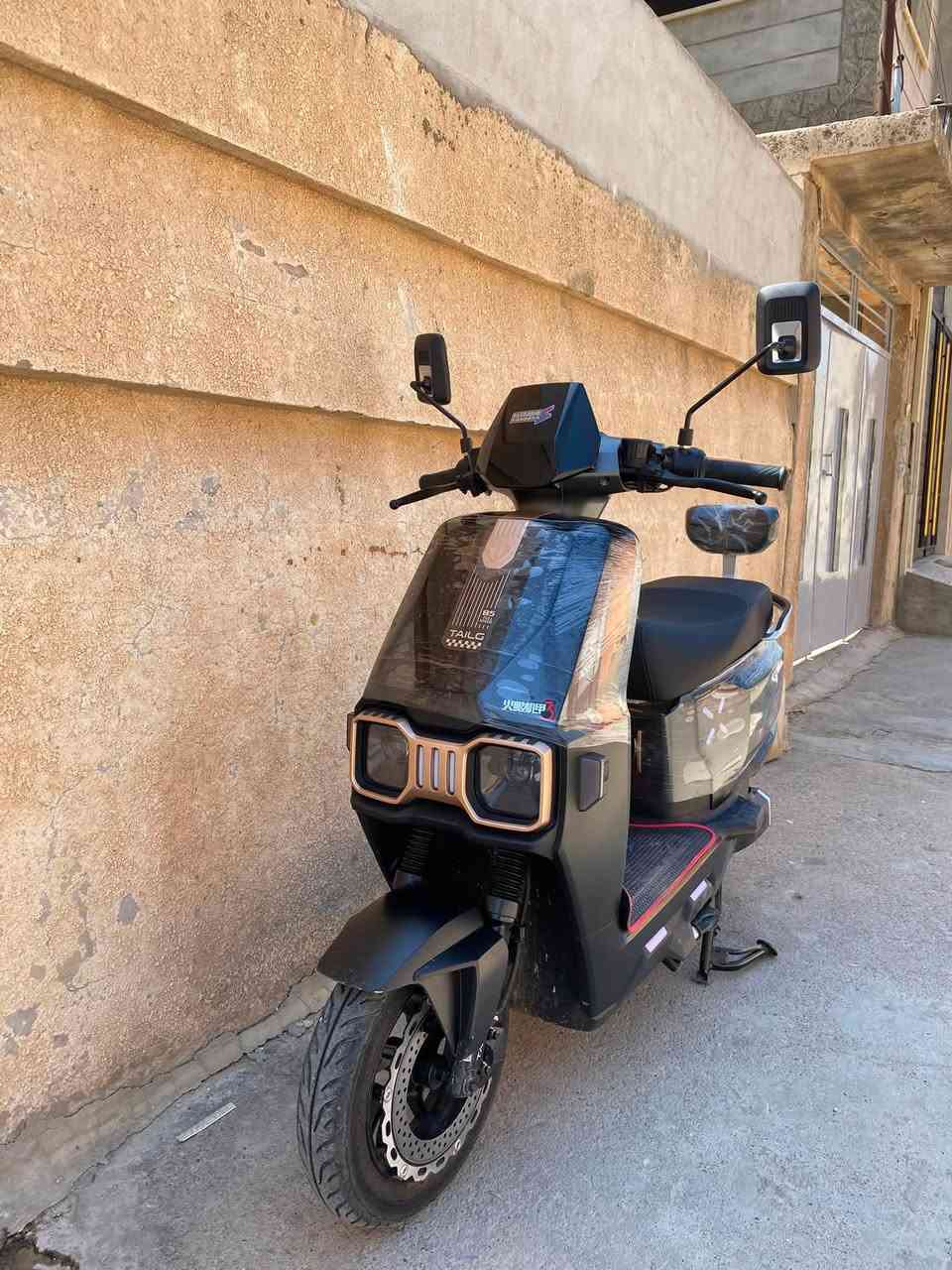 ماطور تالج ابو عيون 2026 الشكل الجديد 

استخدام قليل وصل موجود 

بطاريات عقل ملف كلهم شرط 

6 بطاريات گرافين

يمشيك من 60 الى 75 كيلو

تشغيل بصمه وكارت وعن بعد والصندوق كهربائي 

لايت عالي ناصي لد جانبي دبل اشاره 

بريكات هايدروليك امامي خلفي 

شاشه تشخيص اعطال 

وباقي المواصفات معروفه 

￼

تواصل خاص او واتساب ***********
