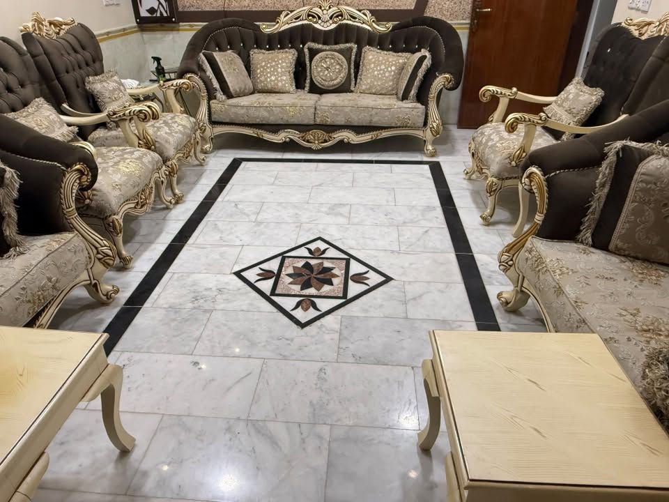 طقم كنب • ٣ قنفات • ٦ كراسي