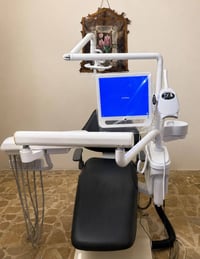 عيادة اسنان جديدة كامله للبيع كرسي اسنان نظيف جداً موضح بالصور سكيلر ش...