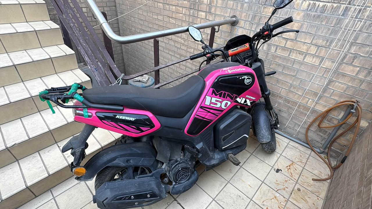 دراجة minix موديل 2025 ماشية 5000 فقط اخت الزيرو 
150cc 
جديدة نظيفة بالكامل ما مبدل بيها اي شي السعر 
2,100,000 وبيه مجال
***********
بغداد
