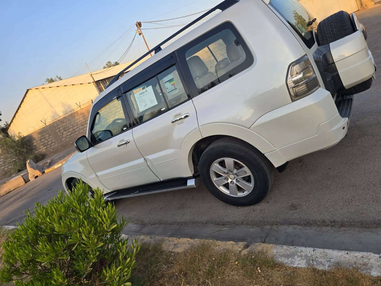 للبيع باجيرو ٢٠٠٧......
فول مواصفات ام الدمام
محرك ٣٠٠٠
٧ راكب 
سلايت
كراسي كهرباء
مرايات شفط
سنويه باسمي ...هزه جديده
السياره جاهزه بدون اي نقص
بيه صبغ موضح بالسونار بدون داخل
مكاني بغداد.....البياع
***********
السعر ١١٣ ورقه...
