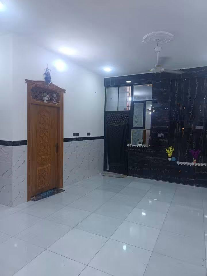 🏡دار للبيع🏡
المساحة: 180 متر مربع
✅ #طابو_زراعي_سند_25_أقرار_محكمه
الموقع: النجف مقابل ملحق   قرية الغدير عمود 317

مواصفات البناء:غرفتين   نوم وصاله ومطبخ استقبال حمامات داخليه و 
بناء مرتب (أساس + سقف كونكريت + طابوك)
أرضية بورسلين أبو الـ 60

الخدمات:#بعد_عن_سوق_100م
ماء كهرباء مدارس سوق تبليط مولد ذهبي 

للاستفسار والاتصال:
***********
