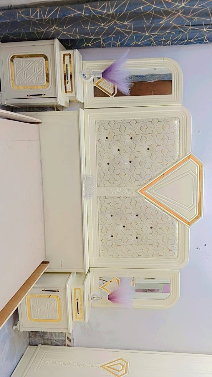 غرفه تصميم تركي بس خشب عراقي تسكام حسب طلبنه سوينها بالحله واجتنه قبل 4 أيام ولا مستخدمه دقيقه سبب للبيع ضرف ومانكدر نرجعها بعيد مكانها اخذناها بمليونين سعرها حالين بمليون و 650 مجالها بس الكروه وبيعتها خساره لان مستعجلين الغرفه فخمه حيل وجبيره عكس تصوير مامستخدمه ابددد نصبناها على مود تصوير المراسله واتساب ***********
