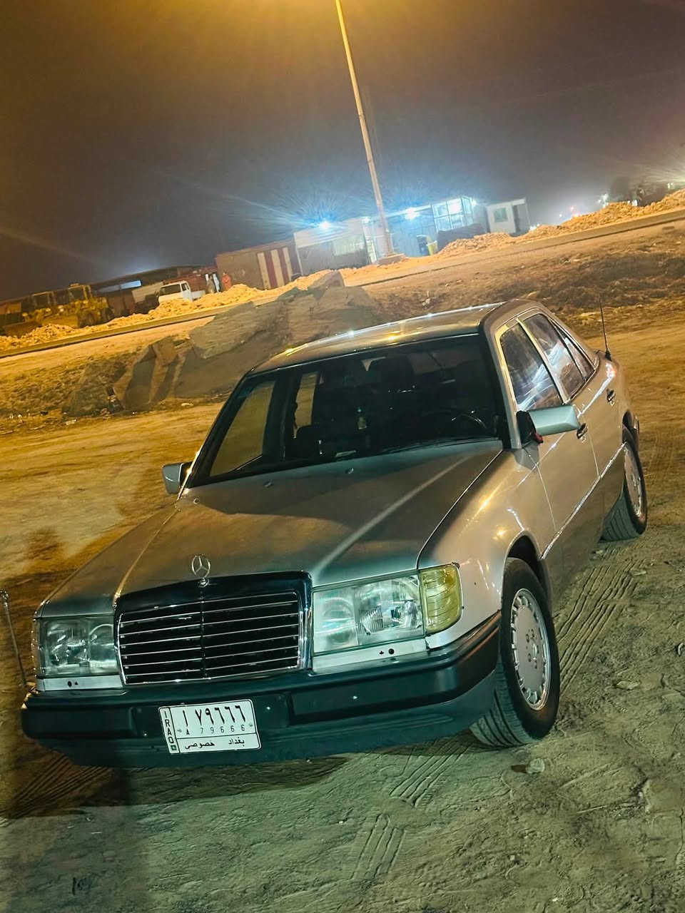 السلام عليكم 
للبيع رقم بغداد  موديل 1990  قواعد شركه عنكبوت 300 تبريد جديد تخم تاير تخم نوزل جديد جام كهرباء فتحه  منضومه تبريد جديده رادير جديد  سياره جاهزه بيع او مراوس  سعر 68 بيه مجال مكانه حله ***********
