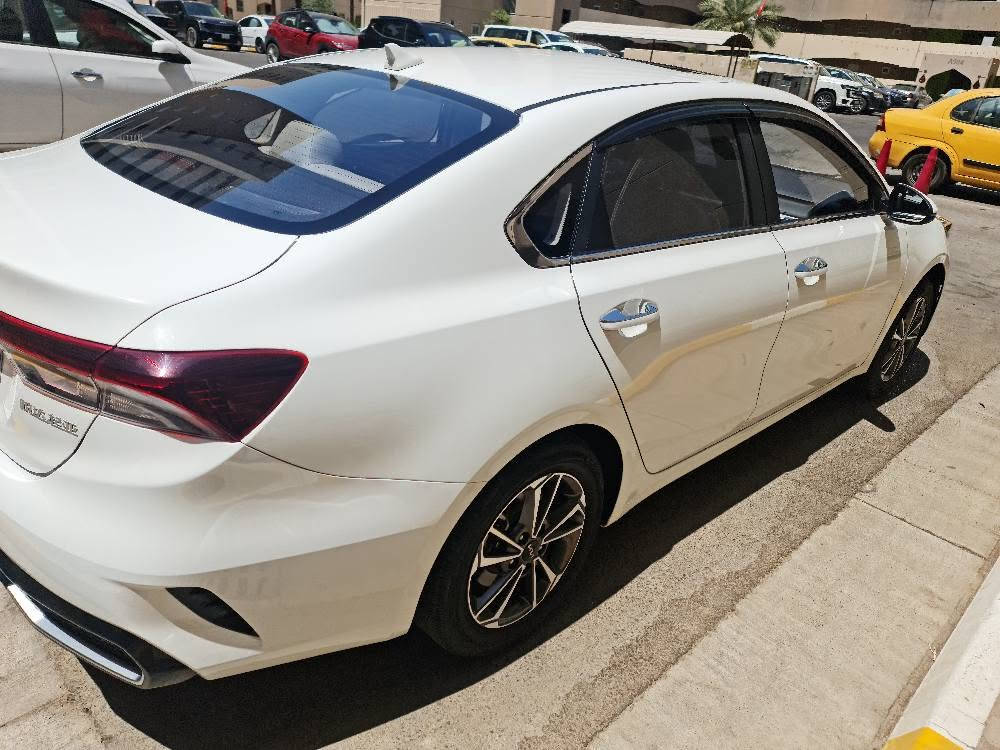 Kia k3 2022 
كفالة عامة من الصبغ، الضربة، والتبديل ما عدا ( بيها فقط دحجة بسيطة بهلال الجاملغ الامامي جهة السايق ومصلحها كما موضح في الصور ) .

الوضعية: السيارة بحالة الشركة، جديدة وماتحتاج مصروف نهائياً (ما عايزة ألف دينار).

الحدادية: 100% وكالة.

التايرات: طقم جديد.

المحرك والمواصفات الميكانيكية : -

المحرك: 1.5 دوش (دبل نوزل).

التبريد: قطعتين (تبريد شاشة) + ثلج ما شاء الله.

المواصفات والكماليات (فئة الفول).

بصمة تشغيل وأبواب.

فتحة سقف.

ماشية 38 الف حقيقي 

كاميرا محيطية.

سايد بريك كهربائي.

خاصية الأوتو هولد (Auto Hold).

(أشاير مري).

اشاير لكزز متحركه .. فقط بل 2022 تجي.

الكشنات جلد

السعر: ( 132 ) مجال بسيط جدا.

مكاني بغداد / مجمع بسماية السكني 

تريد تحويل مباشر أو وكالة يمك.

للاتصال ( ***********). المدائن, بابل
