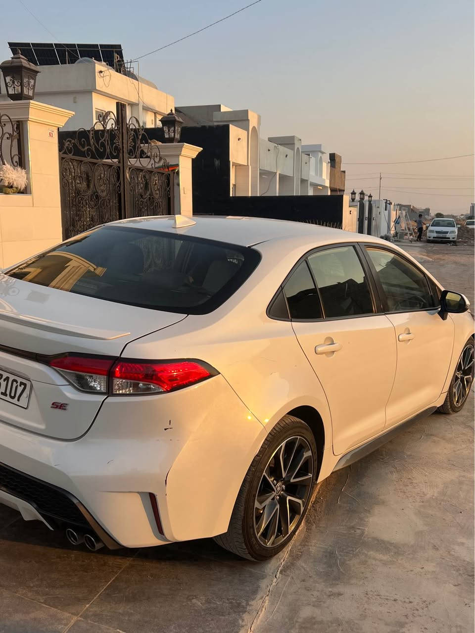 Corolla SE 2020
کرۆلە مواسەفات SE ٢ پارچەی دوبەیە ٢ پارچەی ئەمریکایە یانی ٤ پارچ سبوخە ژۆرێی یەک نوقتەی نیە بە شەرت سەقفی لێواری پێشەوەی بستەک بە پانی PDR هەیە گێر مەکینە کارابایت هەمووی بەشەرتە ئێرباگ بەس سوکان تەقیە یەک تاعدیلی هیچکەی نیە یەک دینار مەسروفی نیە 
*********** أربيل, العراق
