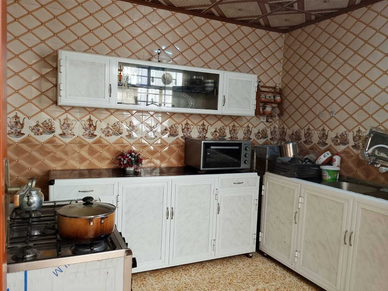 السلام عليكم بيت للبيع 100متر سند طابو طابقين حي الكرامه مقابل دكتورة مفاز سعر 75وقابل للتفاوض للاتصال***********
