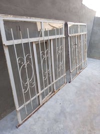شبابيك ١٫٥م • ٤ ابواب خشب • باب حديد مستعمل
