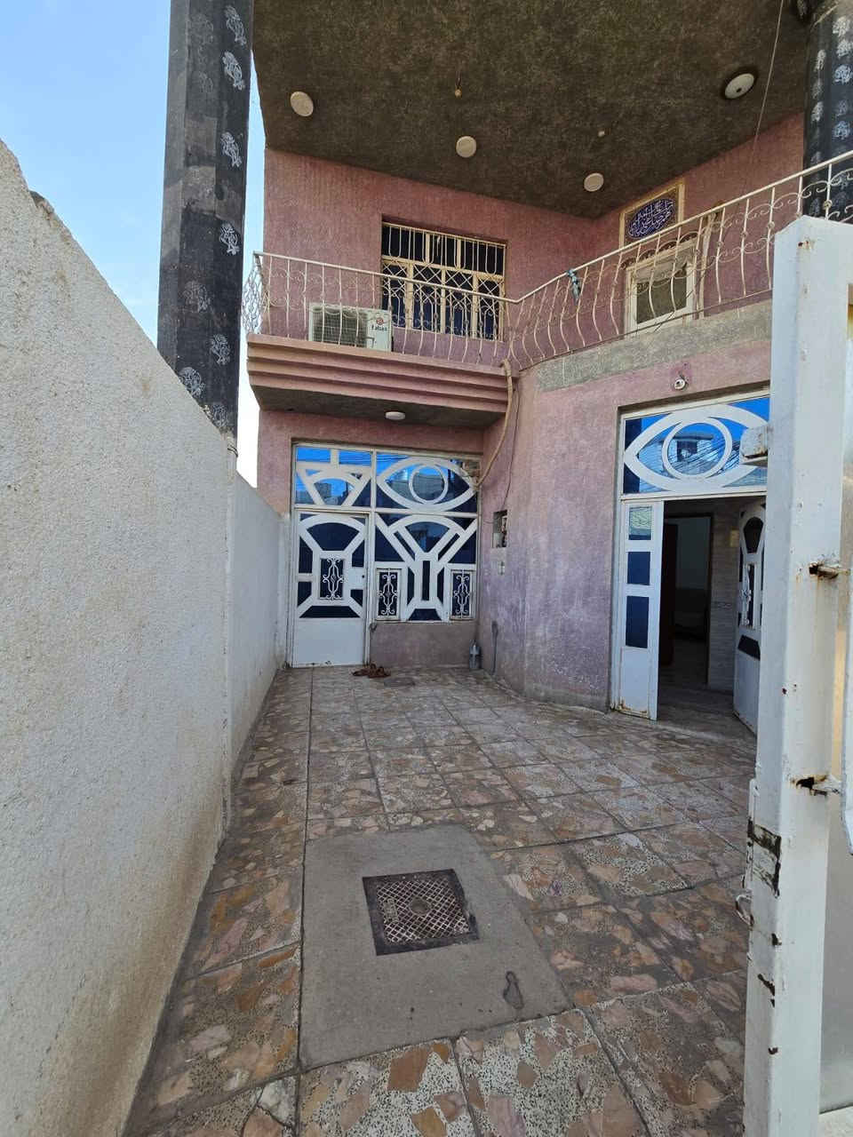 اللهم صل على محمدوال بيت محمد
عرض مكتب جوهرة الفرات🏠🏜️ 👉

يتوفر بيت🏡 المساحه 200م الواجهه 9والنزال 22 وربع  كراج سيارة + صحيات خارجيه + استقبال + صاله + مطبخ +  غرفه نوم + صحيات داخليه 
الطابق الثاني غرفتين نوم 

السعر مناسب 
عرض الشارع 10م 
 البناء طابوق كونكريت
يباع مع الاثاث 
 الفيديوواضح 

🏠 (حي الحوراء طريق بغداد عامود 37)

العنوان كربلاء المقدسه من يريد الاستفسار الارقام متوفره شرح مفصل 
من يريد ان نعرضه له بيته اوقطعته👉🌹 فليتواصل معنا 👇💎💎👇

مكتب💎جوهرة الفرات💎 قنطرة السلام مجاورمطعم عين التمر
***********ميثم
***********ميثم
