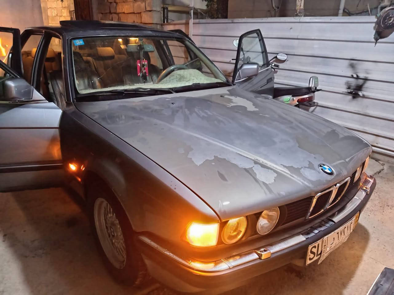سلام وعليكم سيارةBMWموديل 1991
ومحركها ستة سلندر والضرر  بس الباب الخلفي الورة السايق بي ضربة مامصبوغة
السعر 65بي مجال
استفسار ع رقم ***********
مكاني الرمادي الصوفية
