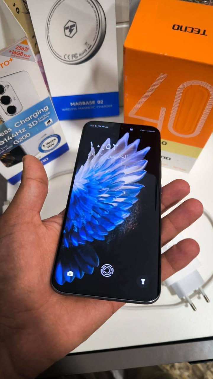 Tecno Spark 40 Pro+/تكنو سبارك 40 برو باص
موصفات 
شحن واير لس 30واط 
وشاحنة تايب سي 45 واط 
بطارية 5200
شاشة مقوسة تدعم 144 هيرتز
ببجي يشغل 60 فريم 
لون دايمون 
صار بيه فطر بل كلاس فا بدلت شاشة من شركة شاشة اصلي وشرط 
العنوان موصل ايسر 
*********** بيه واتساب 
ادفع سعرك أو مراوس حسب القناعة
